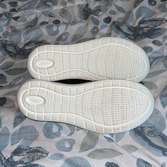 NWOT Black Women’s Crocs Casual Lightweight Slip On Sandals Size 8 Memory Foam - Picture 4 of 5